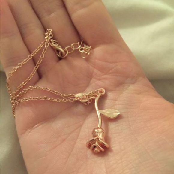'Final Rose' Enchanted Rose Gold Necklace - Picture 3 of 6
